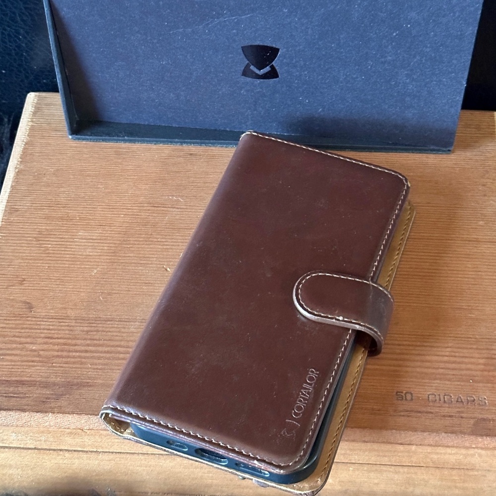 Cortailor Brown leather iPhone 12 credit card case removable magnetic phone case - Picture 5 of 11